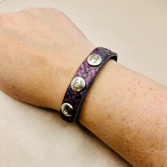 CHANEL EUC Vtg Exotic Purple Iridescent Python Snap CC Bracelet - Picture 3 of 12